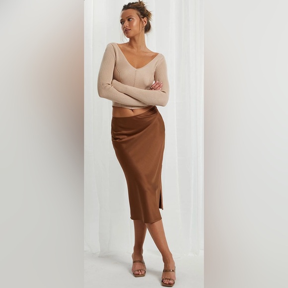 V-Neck Ribbed Cropped Tan Sweater - Picture 7 of 8